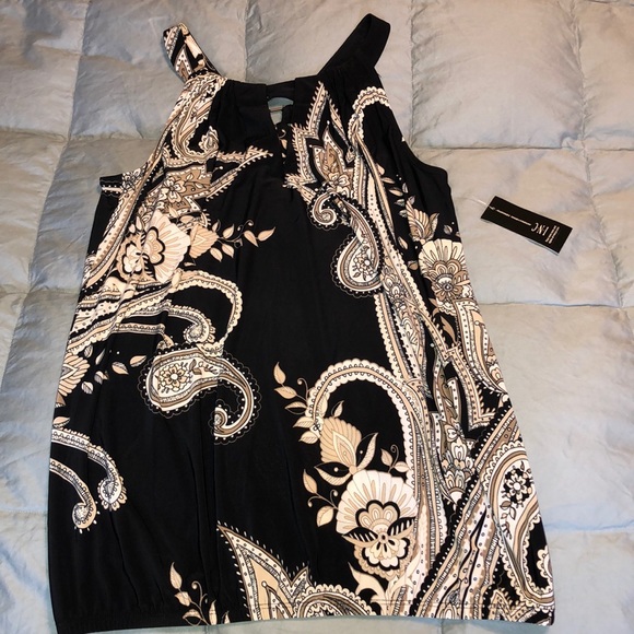 NWT - Sexy Keyhole Top. Show off your shoulders! - Picture 2 of 8